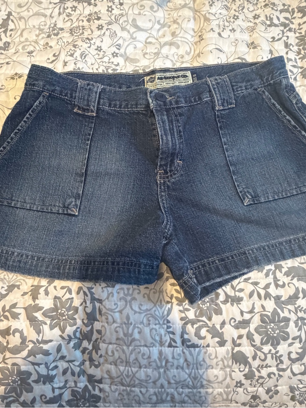 Women’s vintage 90’s American Eagle denim shorts size 10.